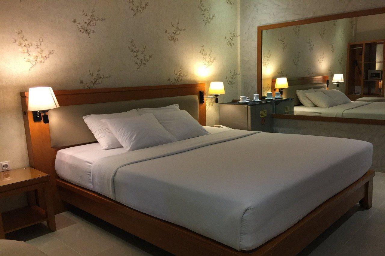 Febri'S Hotel & Spa Kuta Lombok Exteriör bild
